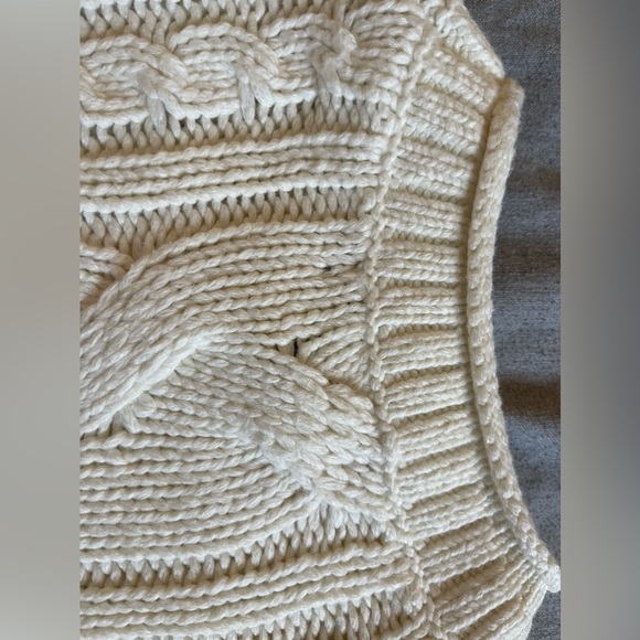 Cable knit sweater from Banana Republic - Picture 4 of 12